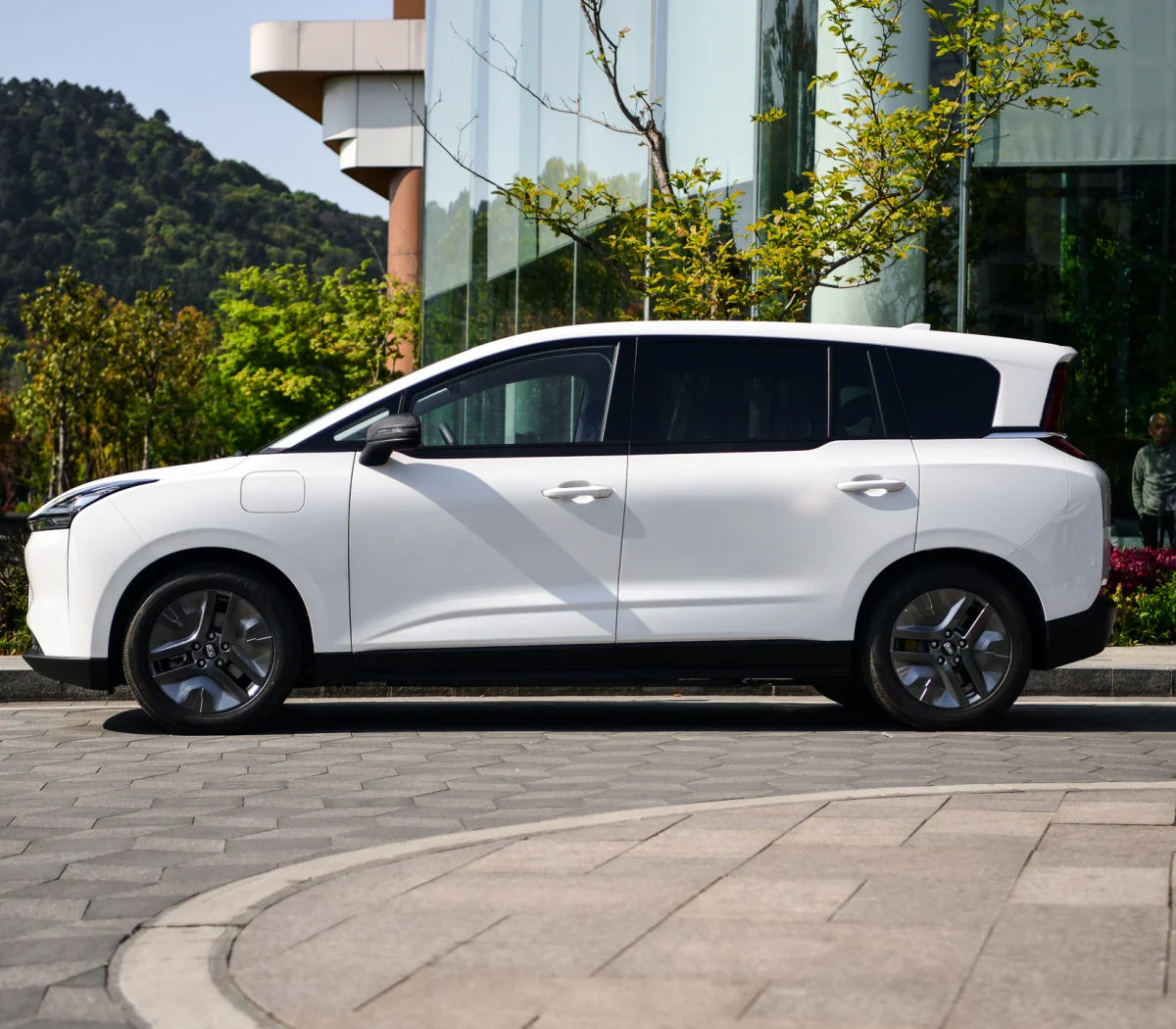 Electric Car Dongfeng English Version MPV 419km