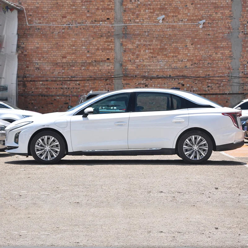 High-Speed Pure Electric EV Car Auto Vehicle for E-QM5 New Energy Vehicle