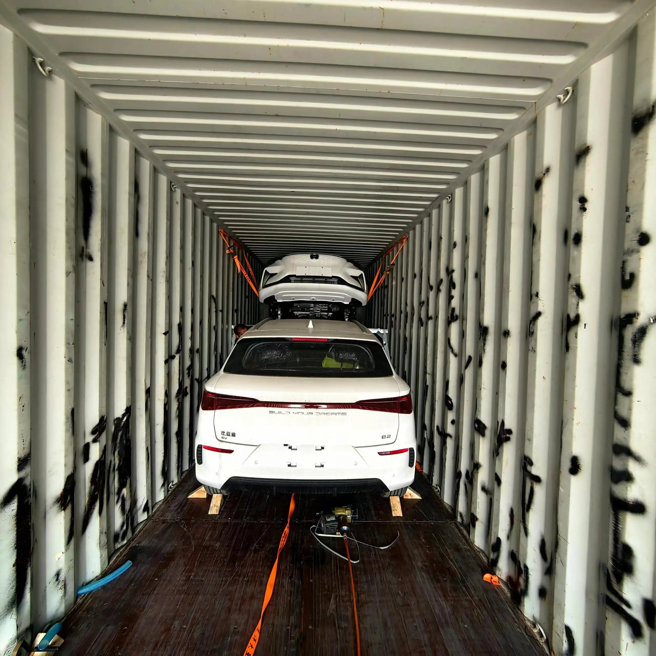 BYD E2