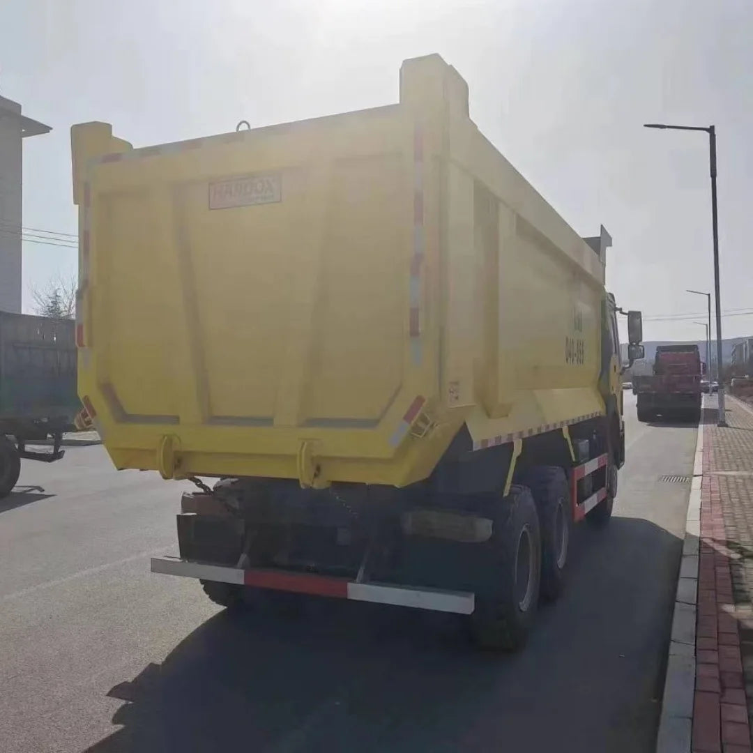 Sinotruk HOWO 6x4 10 Wheeler Tipper Lorry 371HP Diesel Dumper Truck with HW76 Cabin and Air Conditioning
