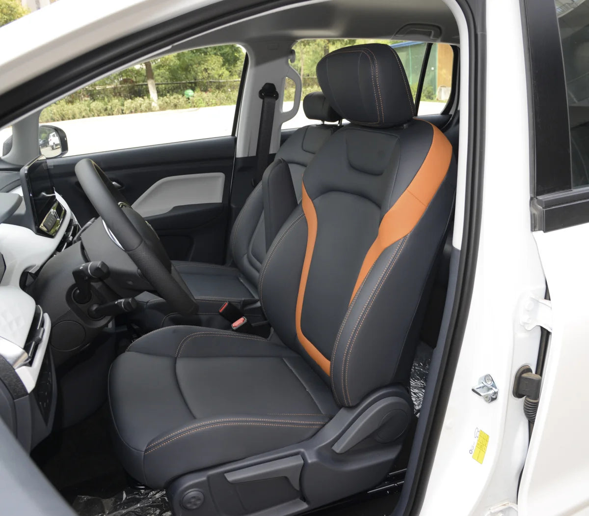 2022 BESTUNE E05 Cheap Electric Car MPV English Version 419km