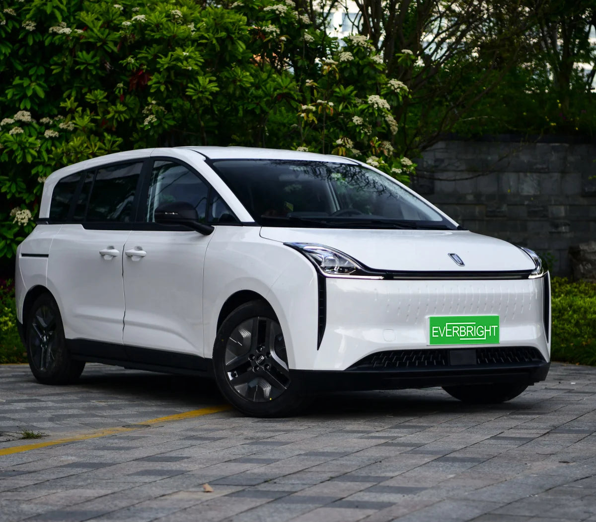 2022 BESTUNE E05 Cheap Electric Car MPV English Version 419km